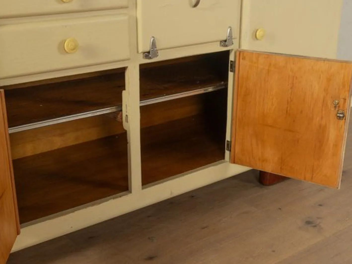 Art Deco Küchenschrank