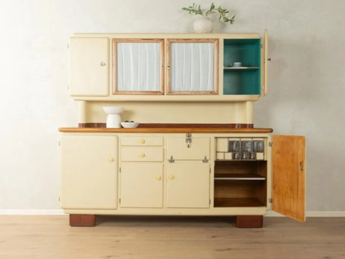 Art Deco Küchenschrank