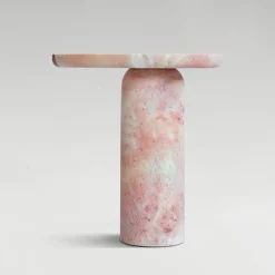 Auffällig rosa Marmor Beistelltisch von Kiwano Concept