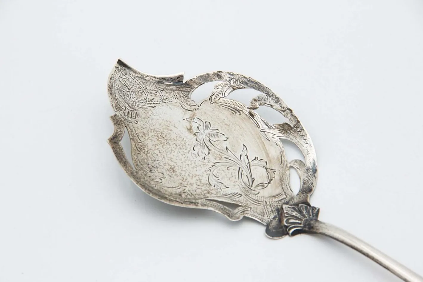 Ausgeschnittenes Dessertlöffel aus Silber