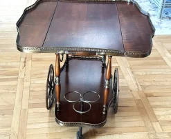 Ausklappbarer Mid-Century Barwagen mit Messingleisten, 1960er