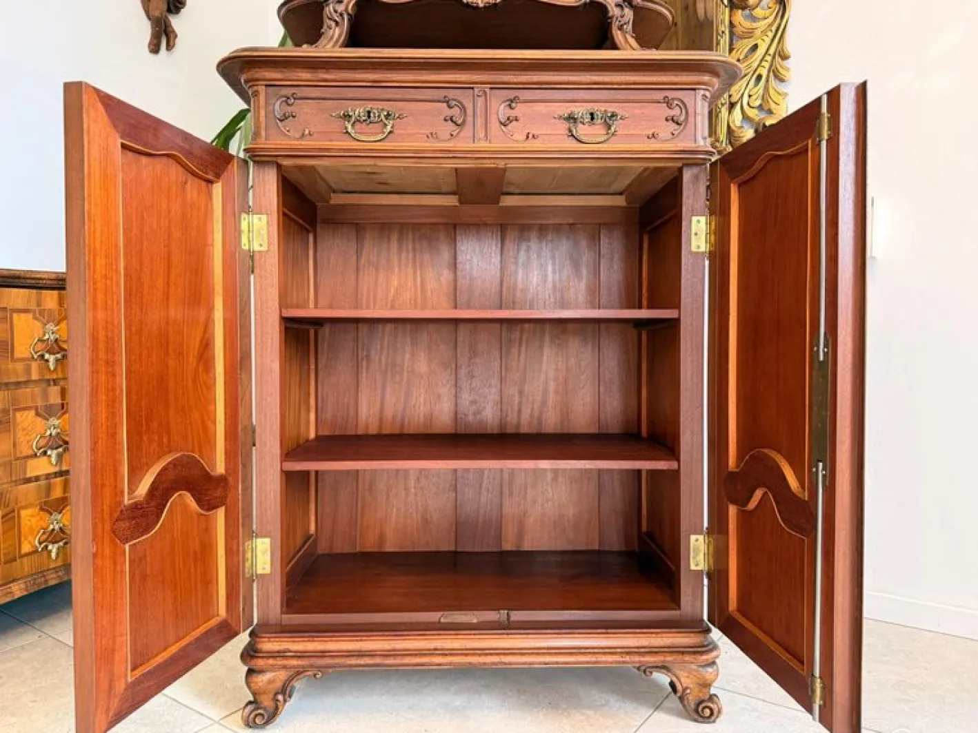 Barockes Pipe Buffet aus Eiche mit Frontfront