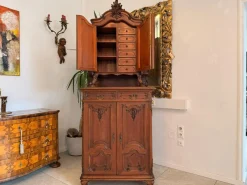 Barockes Pipe Buffet aus Eiche mit Frontfront