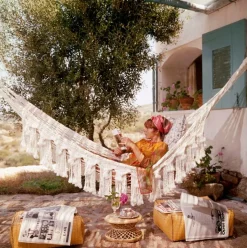 Bettina Graziani Oversize C Print in Schwarz von Slim Aarons