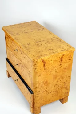 Biedermeier Kommode aus Ahorn Maser, 1830