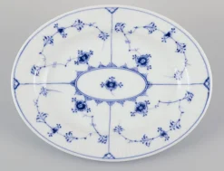 Blaue Geriffelte schlichte ovale Schale in Handbemaltem Blau von Royal Copenhagen, 1930er