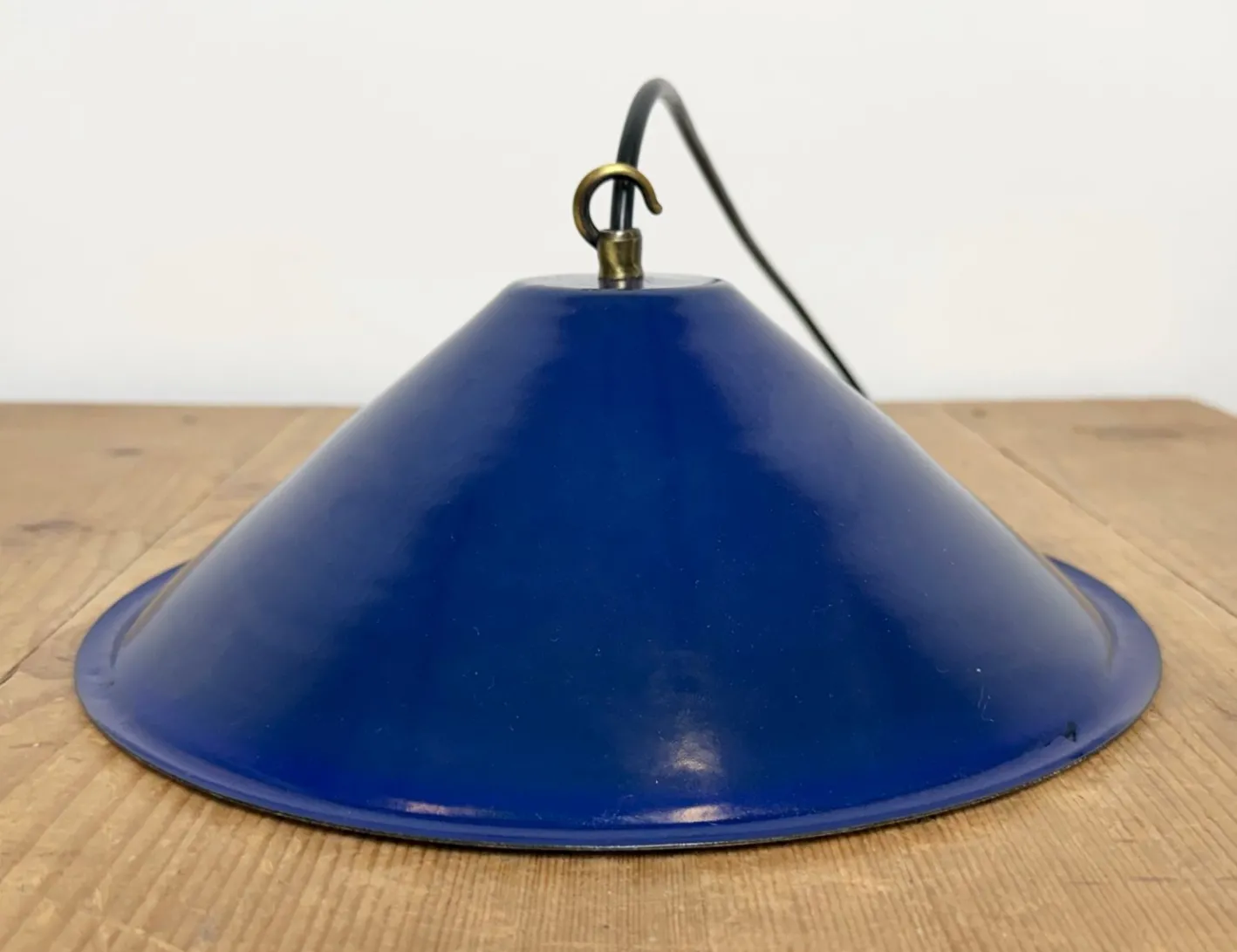 Blau emaillierte industrielle Fabriklampe, 1950er