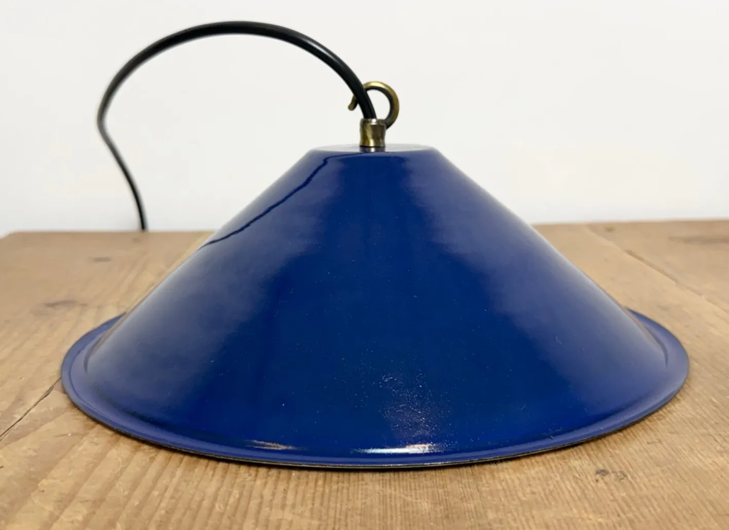 Blau emaillierte industrielle Fabriklampe, 1950er