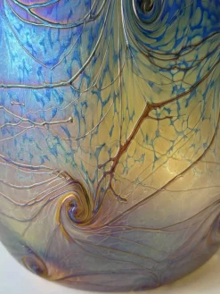 Blau schillernde Jugendstil Glasvase von Loetz