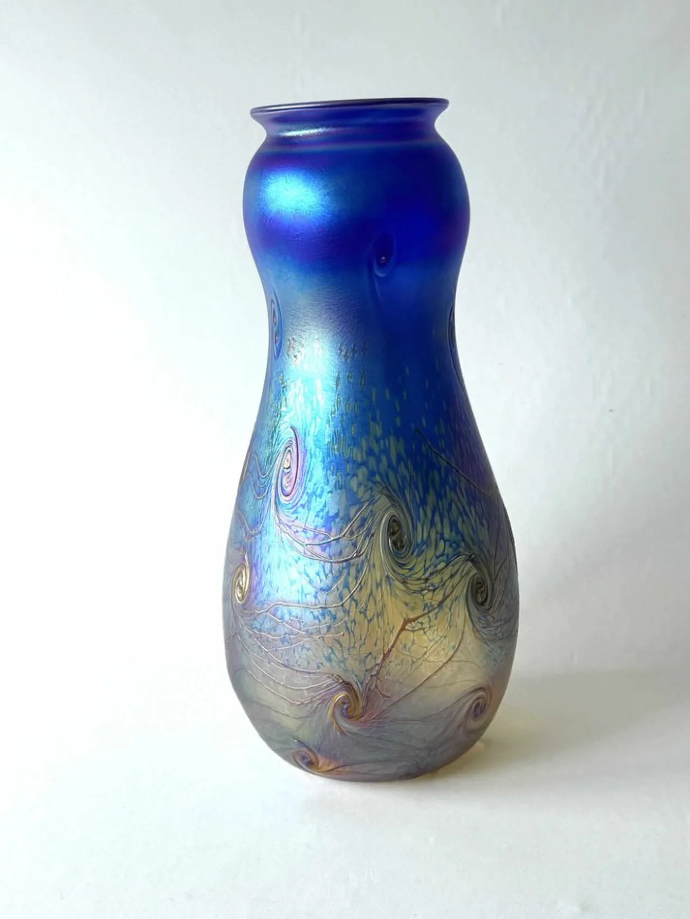 Blau schillernde Jugendstil Glasvase von Loetz