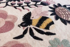Bombroo Teppich mit rosa Muster von Klaus Haapaniemi für Tikau