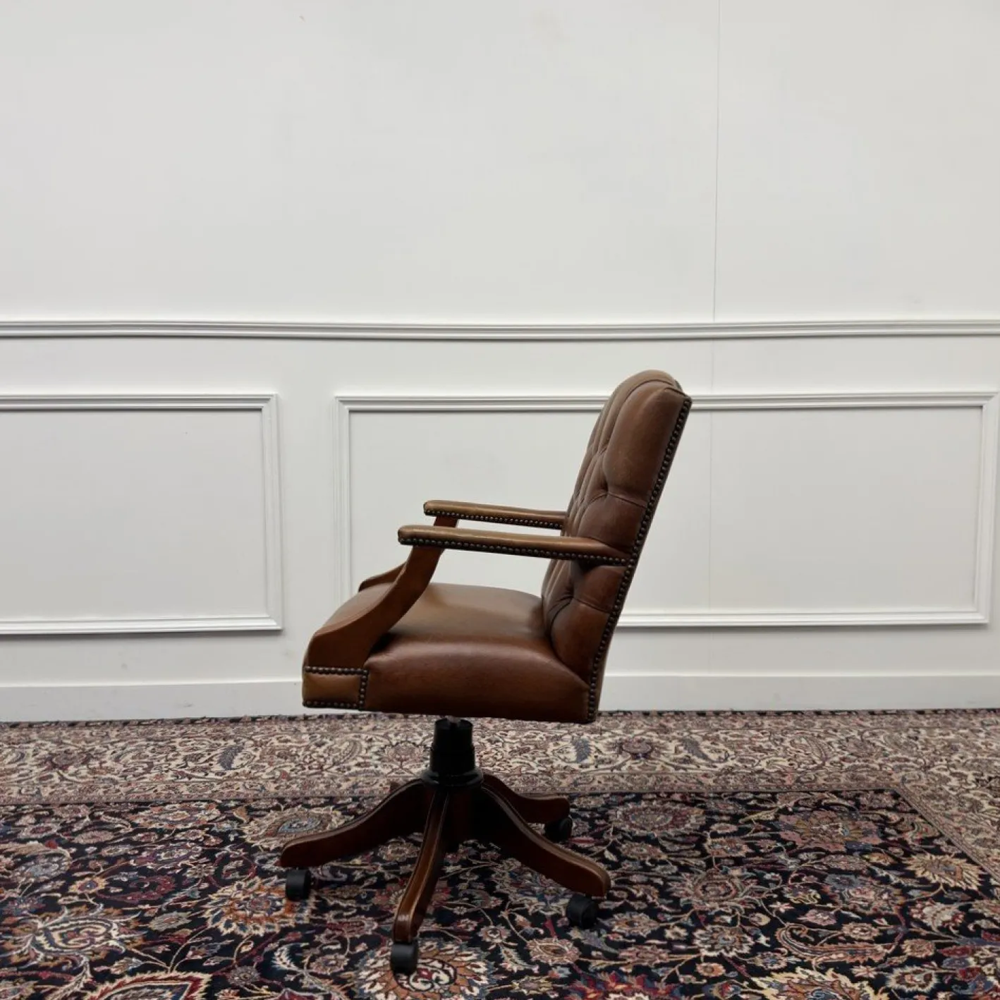 Brauner Chesterfield President Bürostuhl