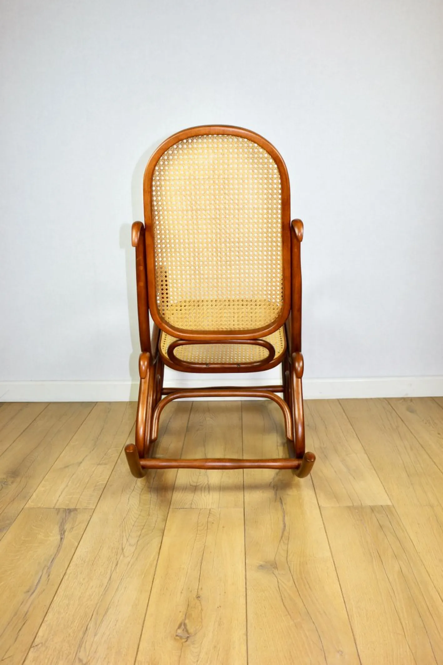 Brauner Vintage Schaukelstuhl von Michael Thonet