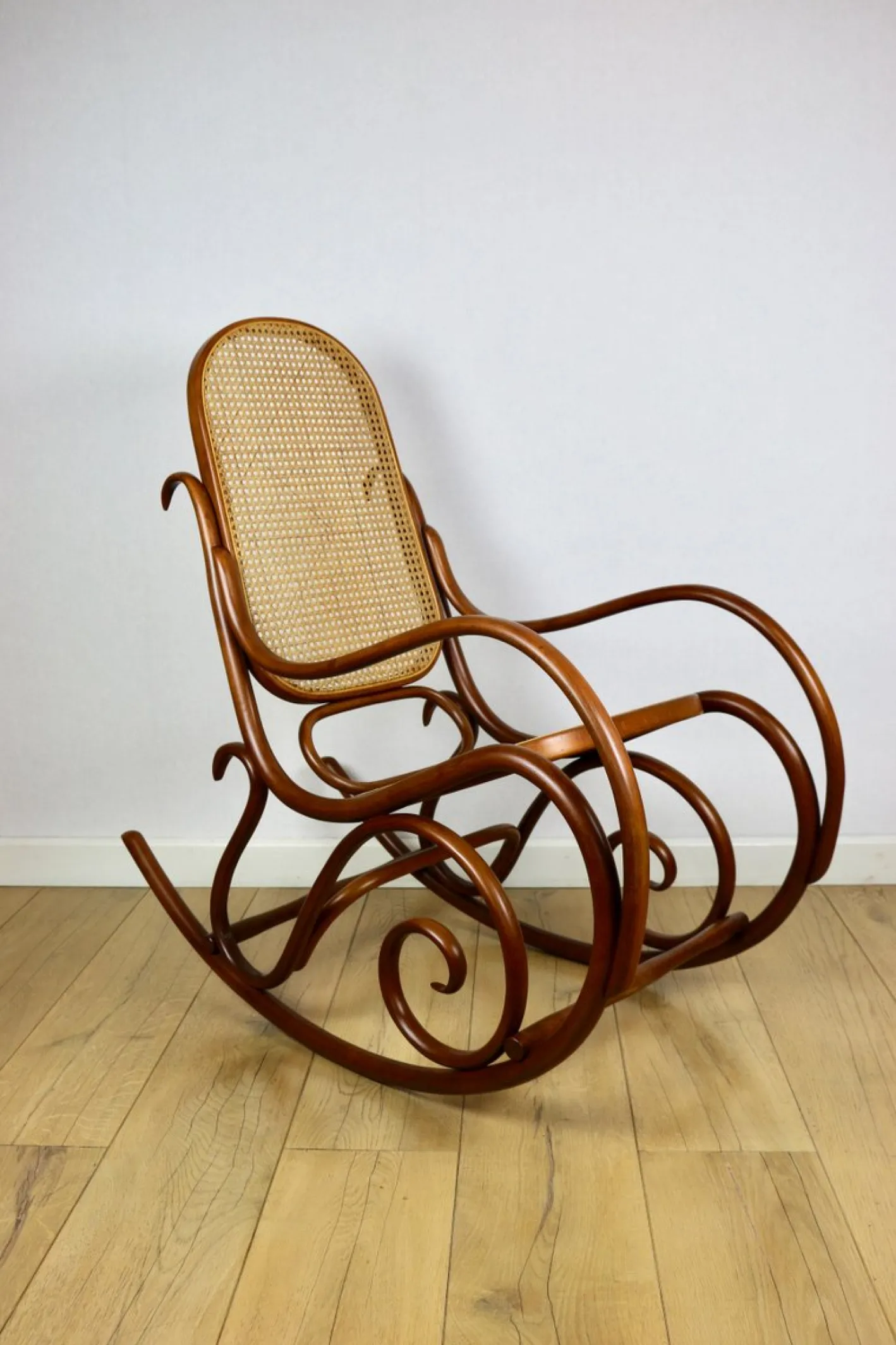Brauner Vintage Schaukelstuhl von Michael Thonet