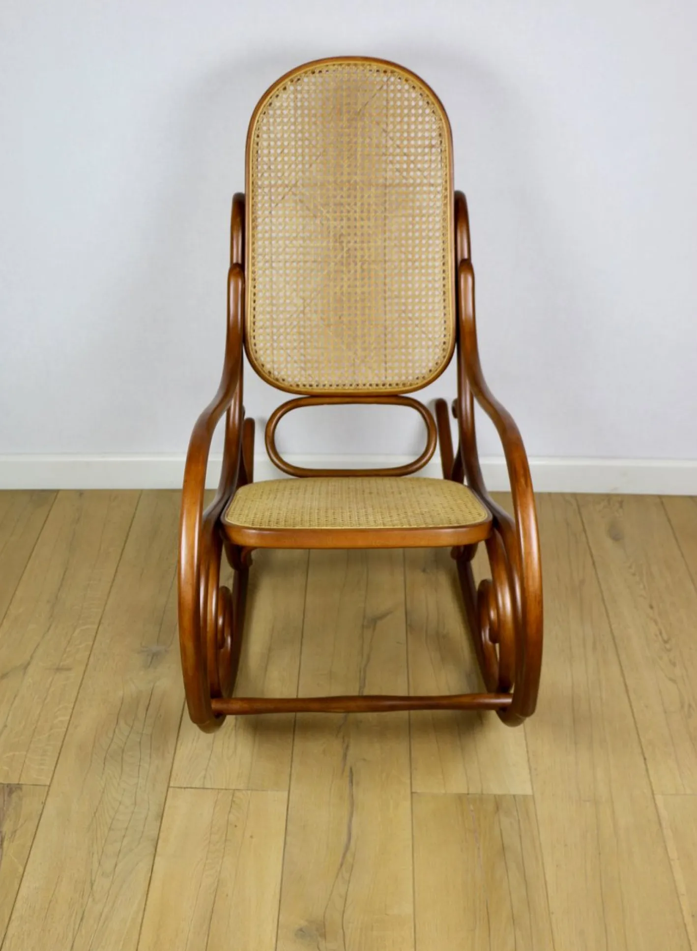 Brauner Vintage Schaukelstuhl von Michael Thonet
