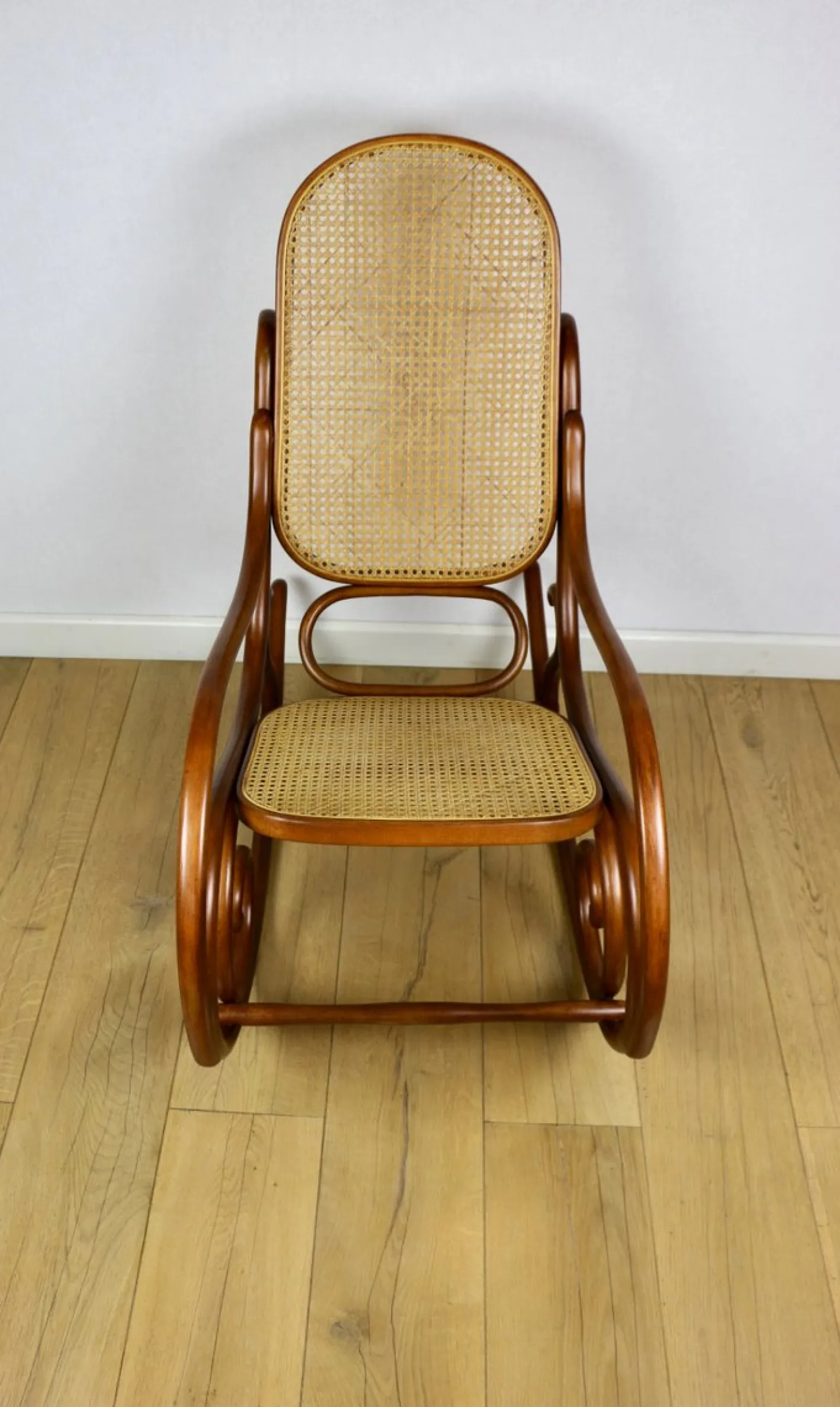 Brauner Vintage Schaukelstuhl von Michael Thonet