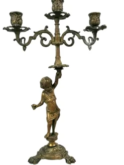 Bronzekandelaber mit Putto