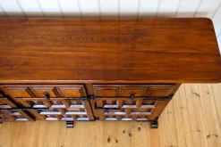 Brutalistische barocke toskanische spanische Mid-Century Sideboard-Anrichte aus Nussholz von Navarro Argudo, 1960