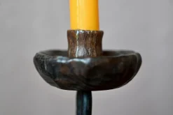 Brutalistische Doppel-Kerzenständer aus Geschnitztem Holz & Schmiedeeisen, 1960er