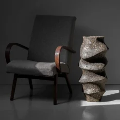 Brutalistische Minimalistische Bodenvase von Donatas