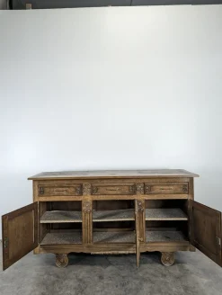 Brutalistisches geschnitztes Sideboard aus Eiche