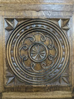 Brutalistisches geschnitztes Sideboard aus Eiche