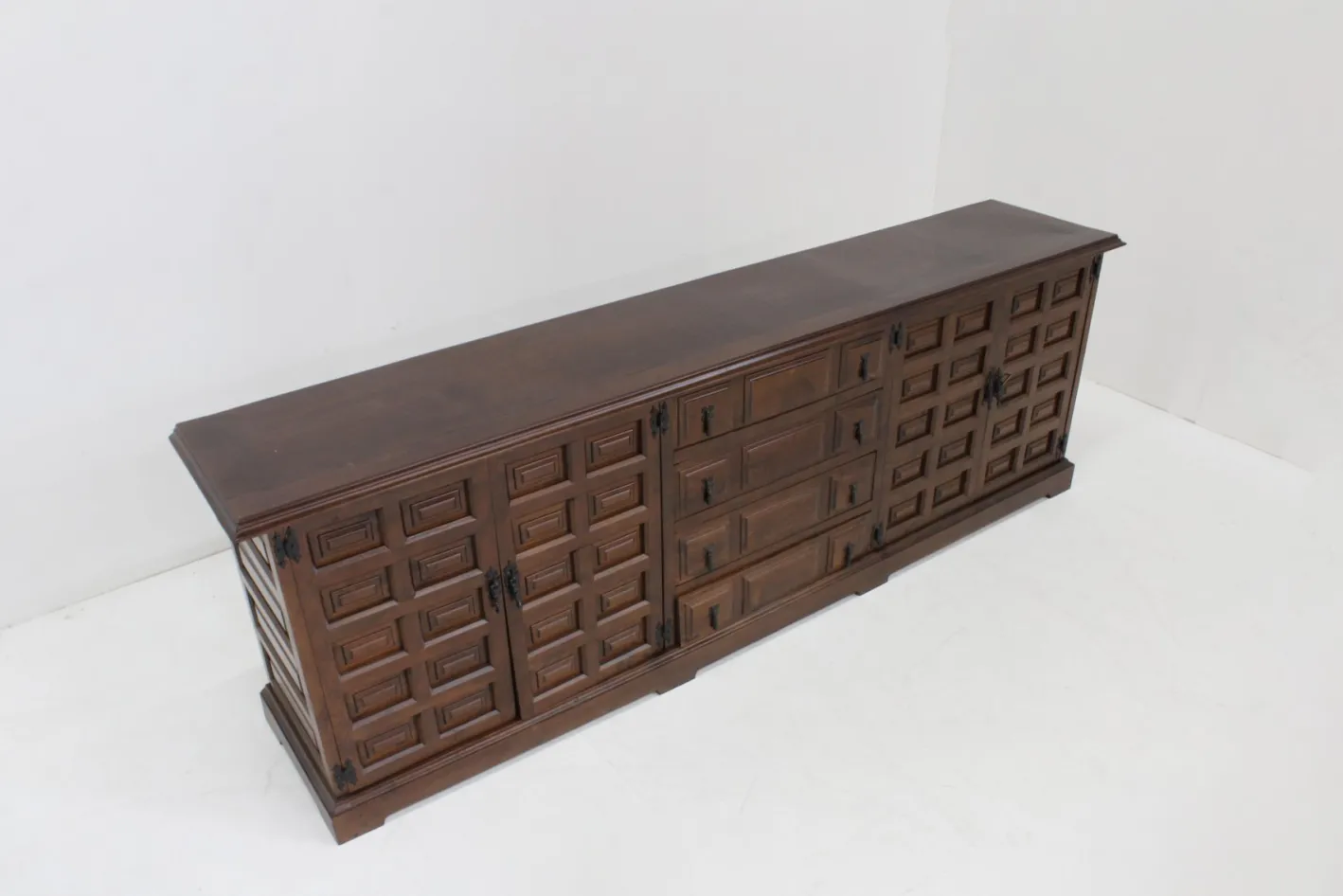 Brutalistische Spanische Vintage Anrichte, 1970er