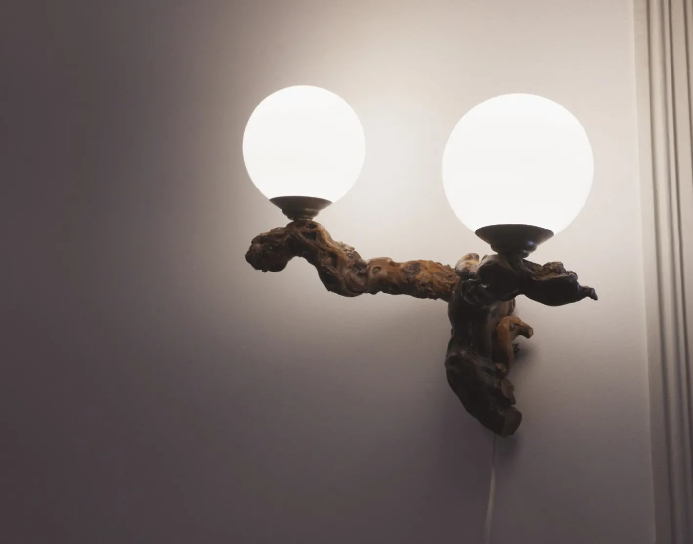 Brutalistische Vintage Opalglas Wandlampe, 1950er