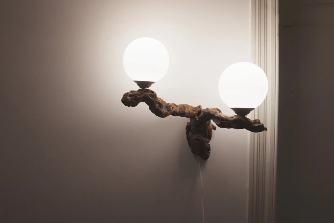 Brutalistische Vintage Opalglas Wandlampe, 1950er