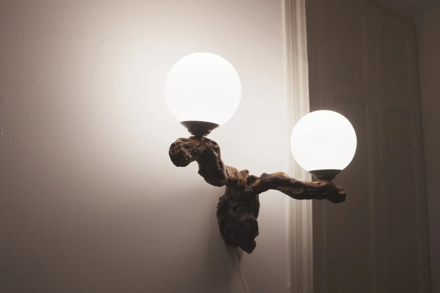 Brutalistische Vintage Opalglas Wandlampe, 1950er