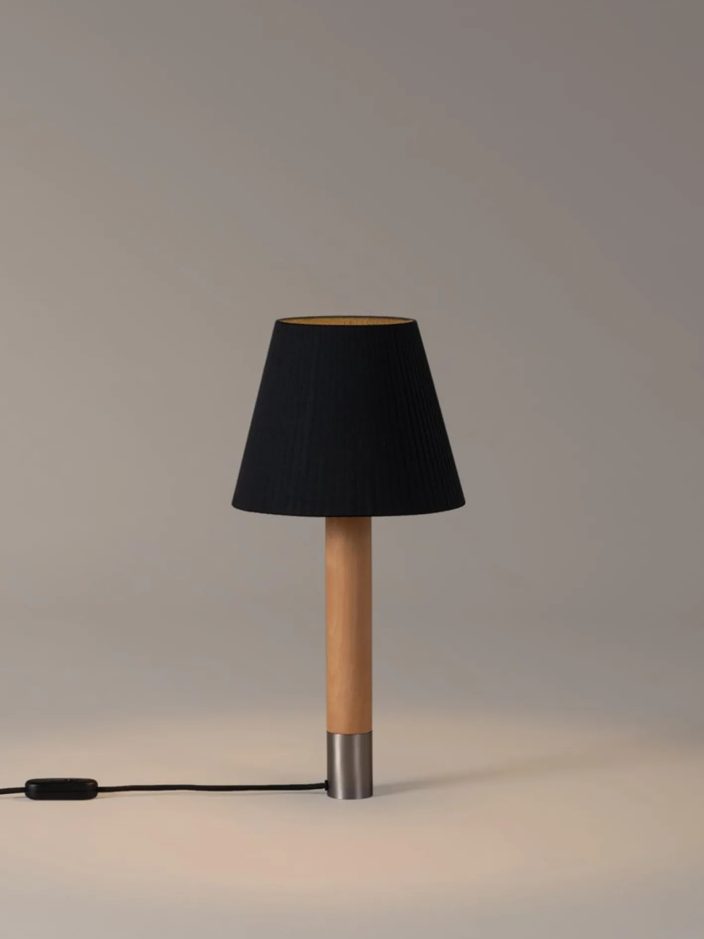 Básica M1 Tischlampe aus Nickel & Schwarz von Santiago Roqueta für Santa & Cole
