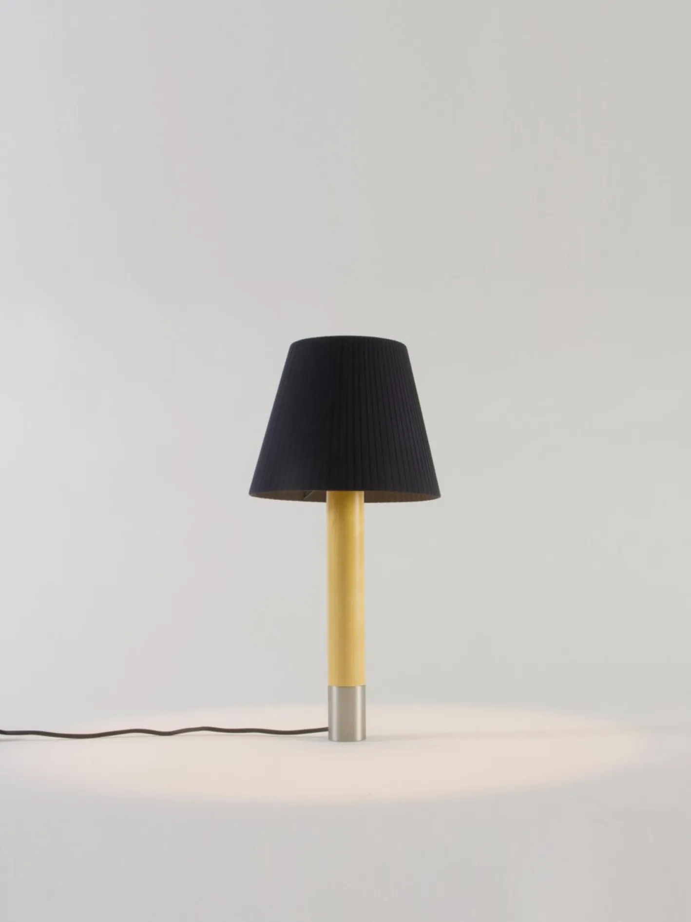 Básica M1 Tischlampe aus Nickel & Schwarz von Santiago Roqueta für Santa & Cole