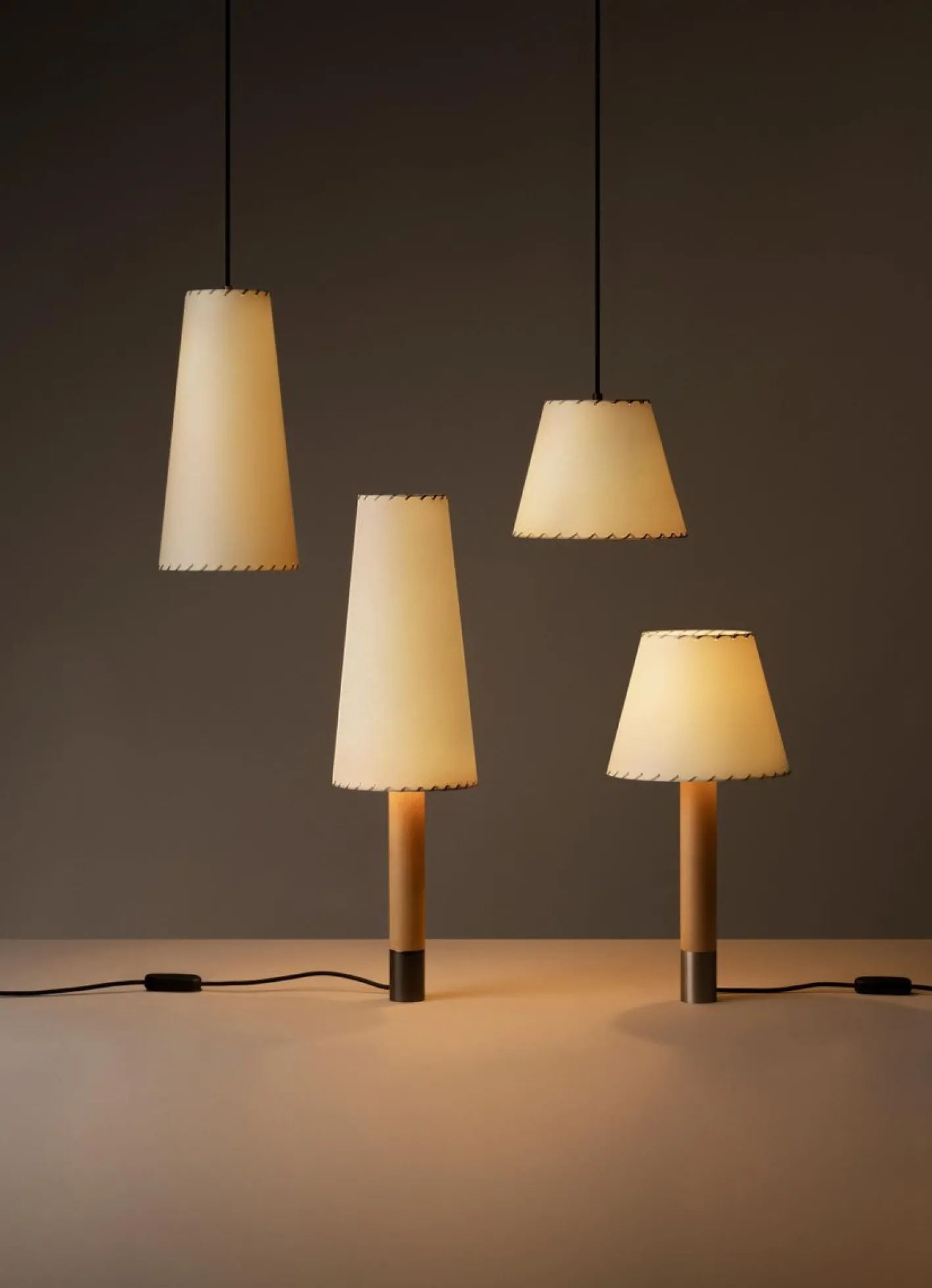 Básica M1 Tischlampe aus Nickel & Beige von Santiago Roqueta für Santa & Cole