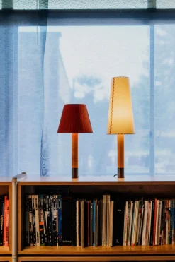 Básica M1 Tischlampe aus Nickel & Beige von Santiago Roqueta für Santa & Cole