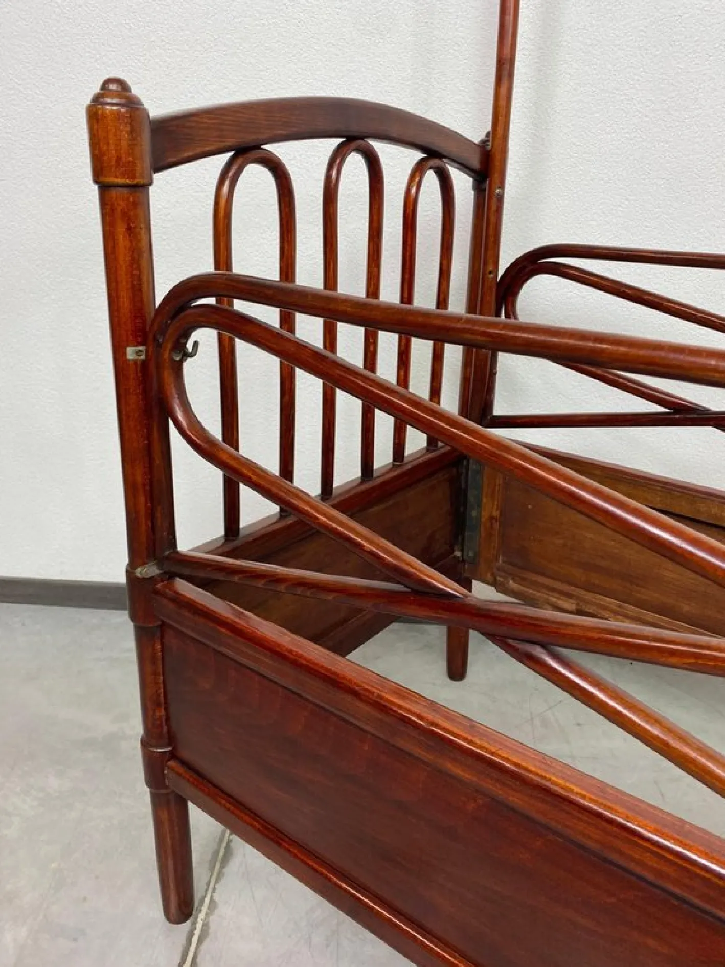 Bugholz Kinderbett von Michael Thonet, 1890
