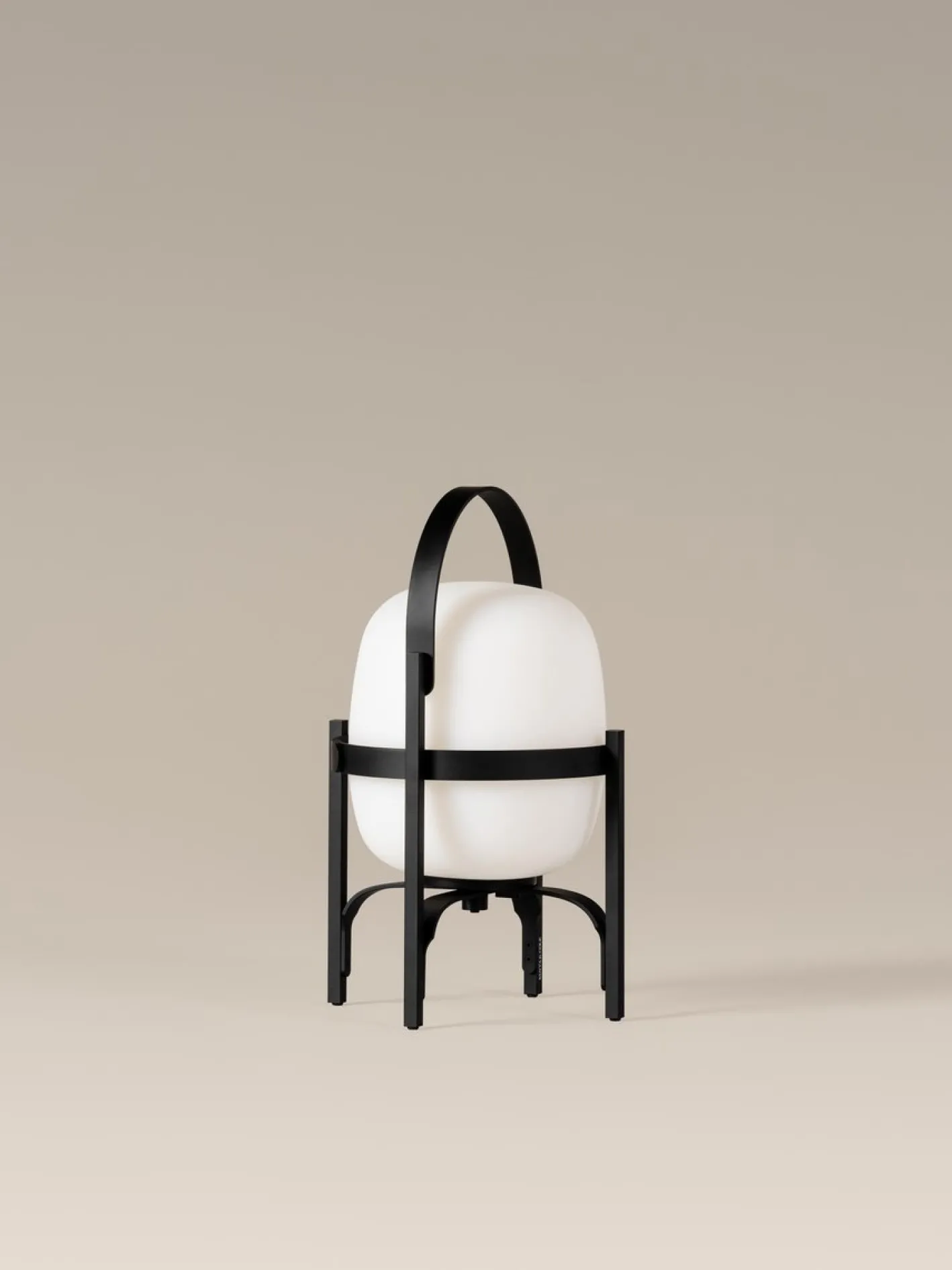 Cestita Alubat Tischlampe von Miguel Milá