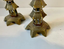 Chinesische Messing Pagoda Kerzenhalter, 2er Set