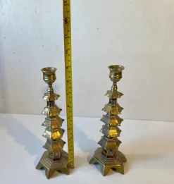 Chinesische Messing Pagoda Kerzenhalter, 2er Set