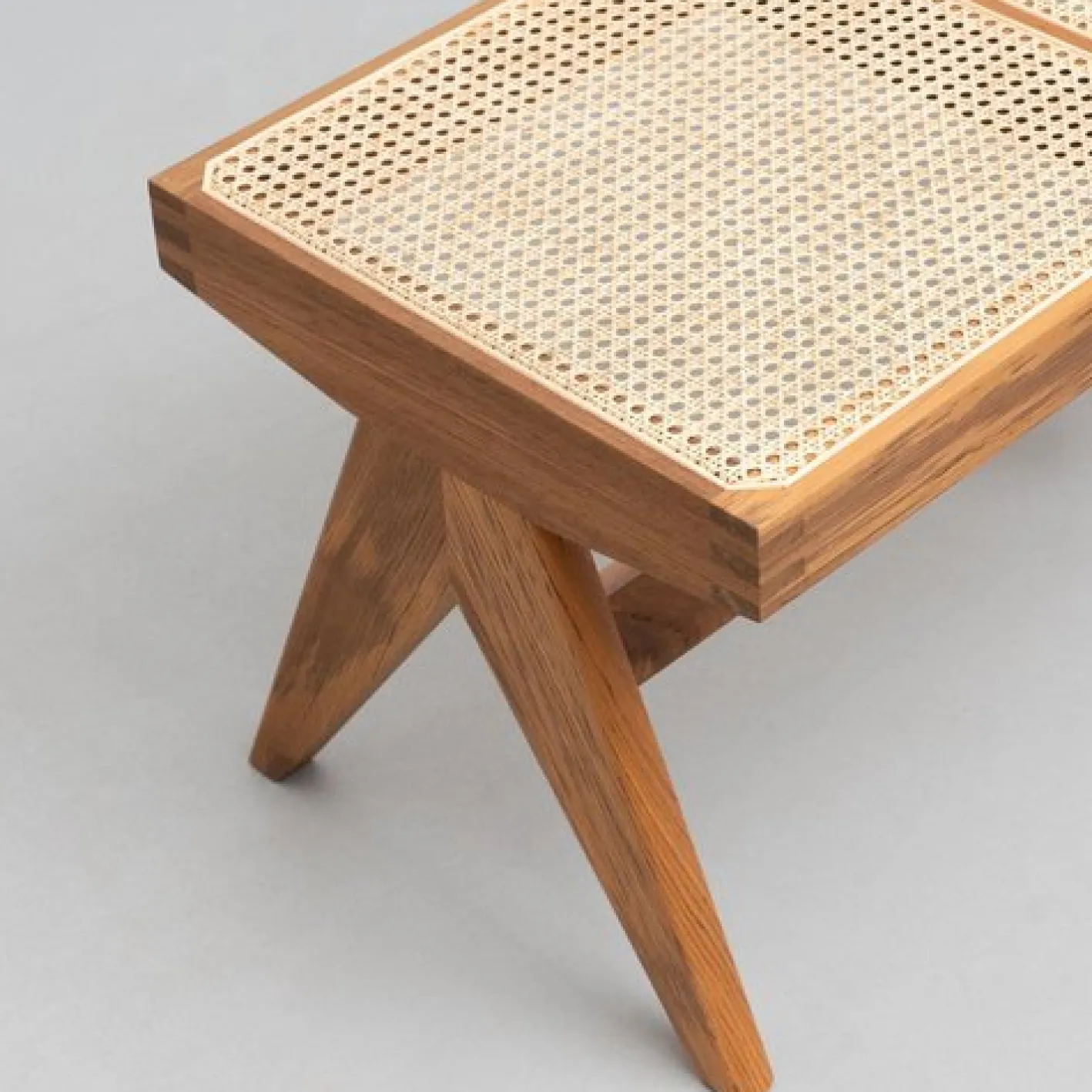 057 Civil Bank aus Holz & Gewebtem Wiener Rohrgeflecht von Pierre Jeanneret für Cassina