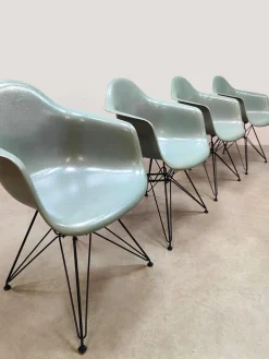 DAR Shell Chairs aus Fiberglas von Charles & Ray Eames für Vitra, 4 . Set