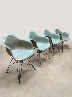 DAR Shell Chairs aus Fiberglas von Charles & Ray Eames für Vitra, 4 . Set