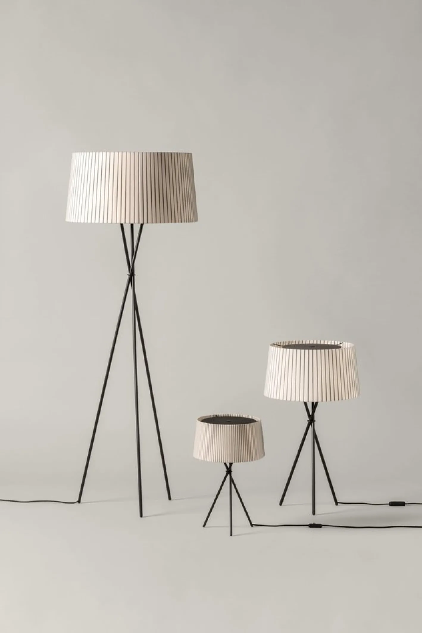 Diplomática Trípode G6 Tischlampe von Santa & Cole