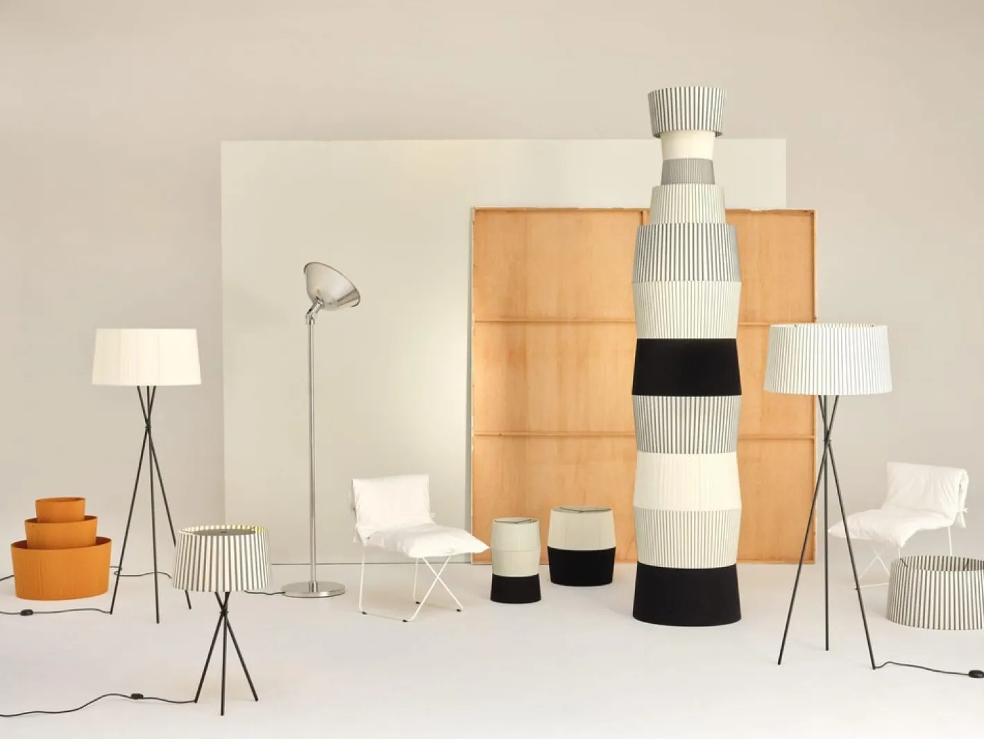 Diplomática Trípode G6 Tischlampe von Santa & Cole