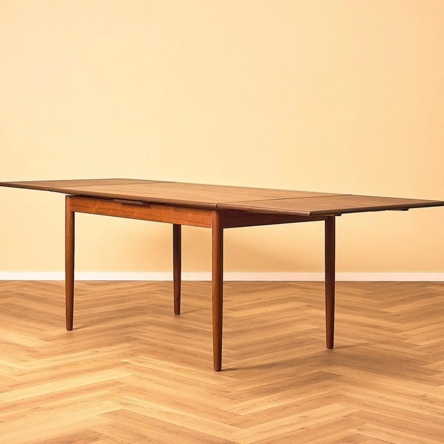 Dänischer Esstisch aus Teak, 1950