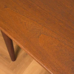 Dänischer Esstisch aus Teak und Nussholz, 1950
