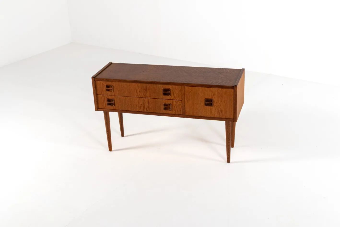 Dänisches Mid-Century Modern Sideboard aus Eiche, 1960er