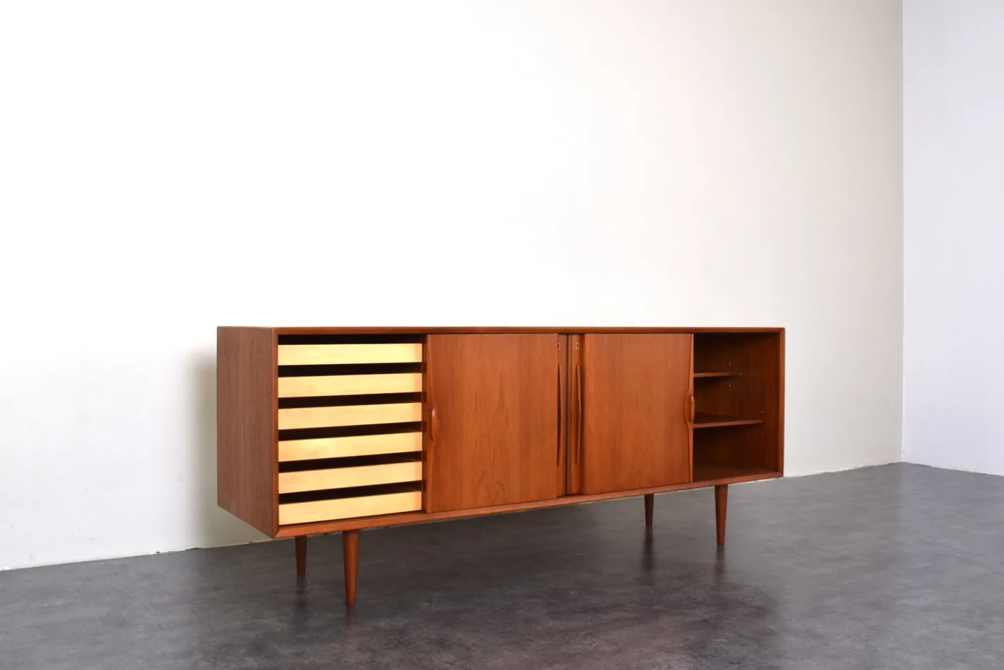 Dänisches Mid-Century Modern Teak Sideboard, 1960er