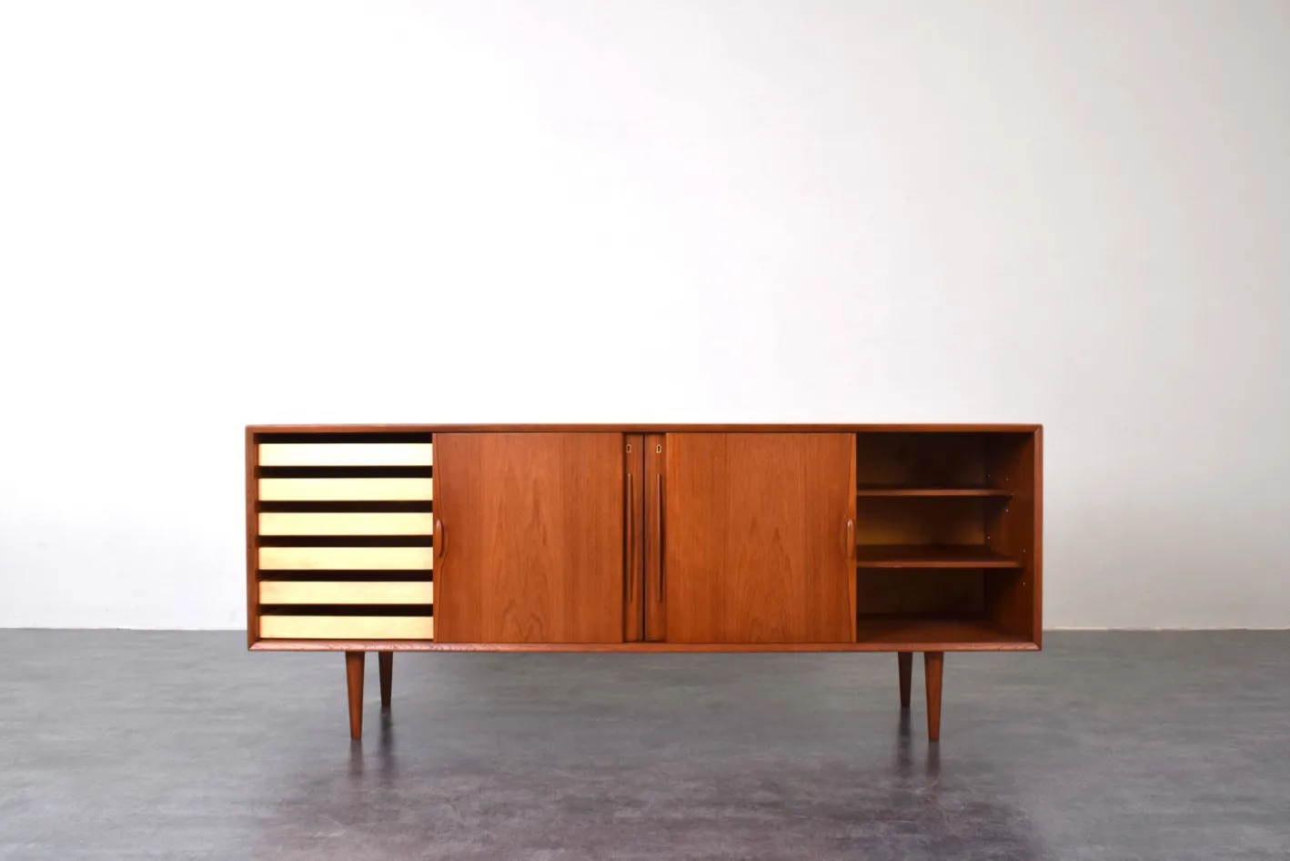 Dänisches Mid-Century Modern Teak Sideboard, 1960er