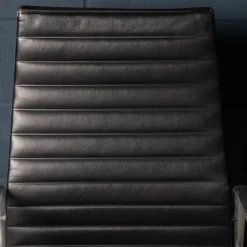 EA117 Stühle aus Schwarzem Leder von Charles & Ray Eames für Vitra, 1950er, 2er Set