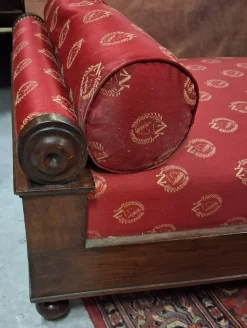 Empire Chaiselongue oder Recamier aus geflammtem Mahagoni im Restaurationsstil